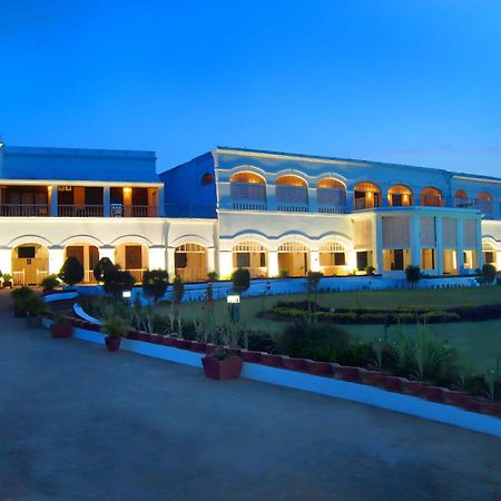 Chanakya Bnr Hotel Puri Luaran gambar