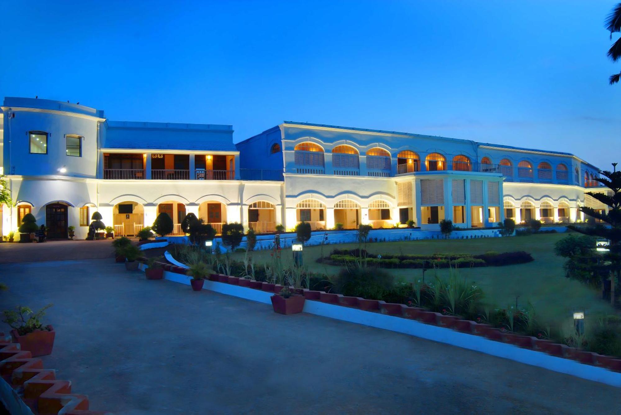 Chanakya Bnr Hotel Puri Luaran gambar
