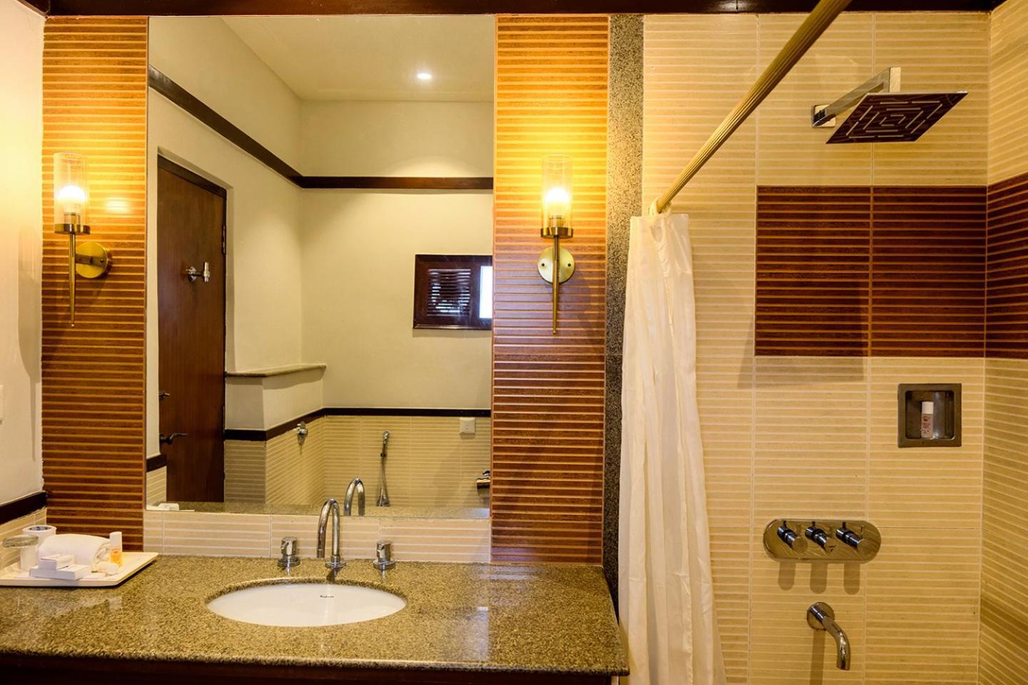 Chanakya Bnr Hotel Puri Luaran gambar