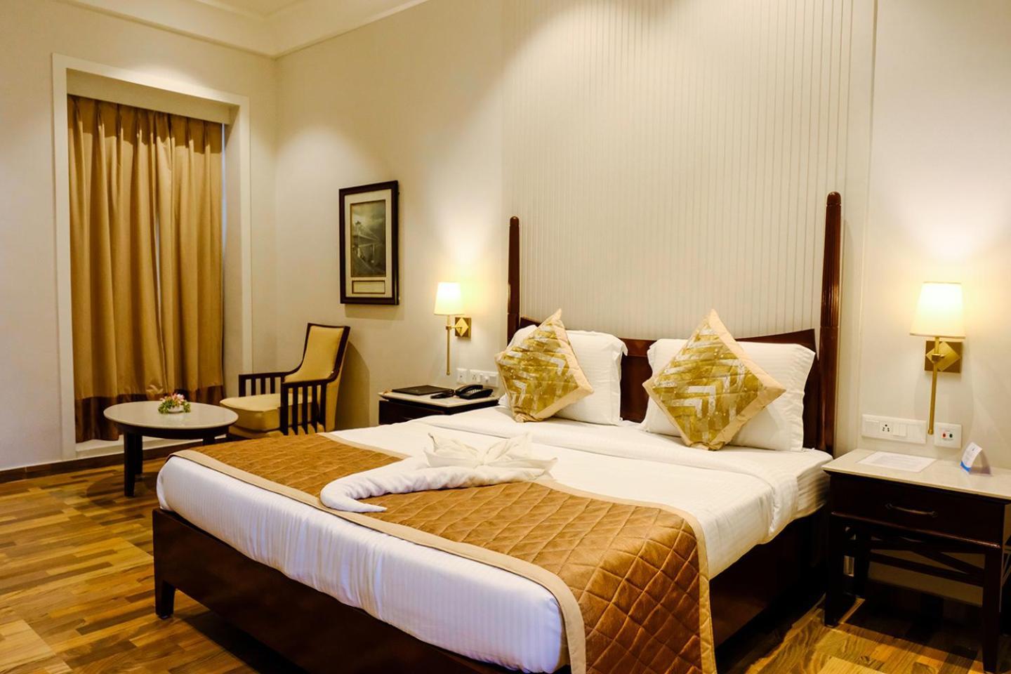 Chanakya Bnr Hotel Puri Luaran gambar