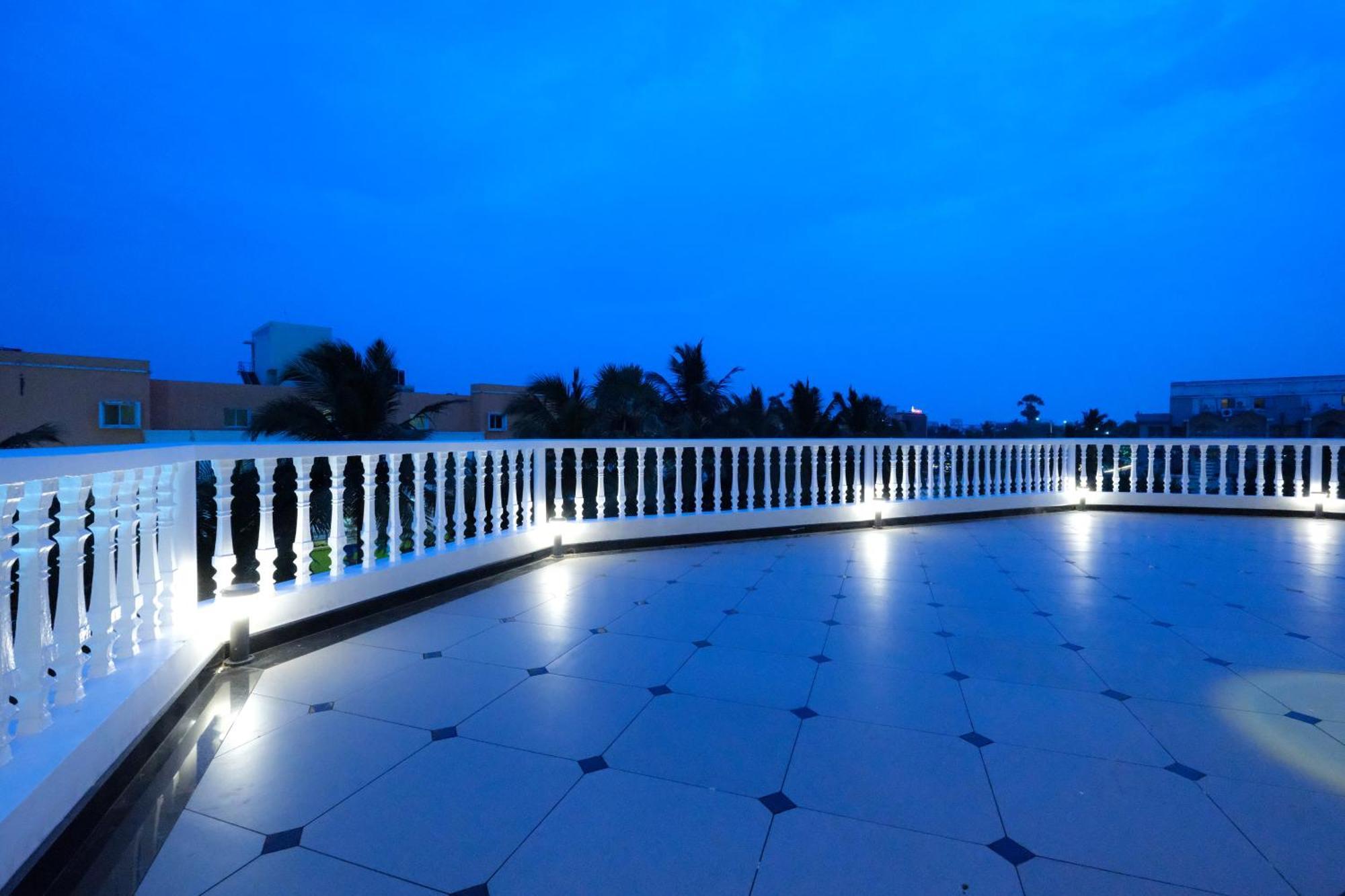 Chanakya Bnr Hotel Puri Luaran gambar