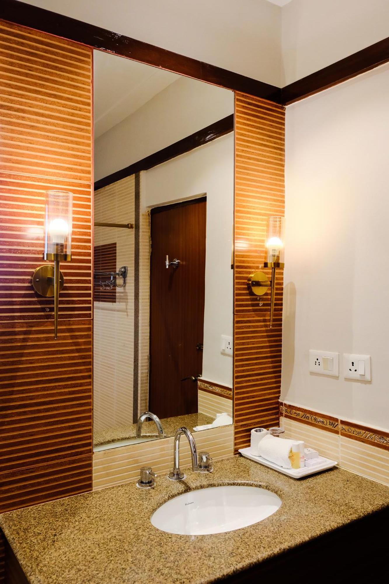 Chanakya Bnr Hotel Puri Luaran gambar